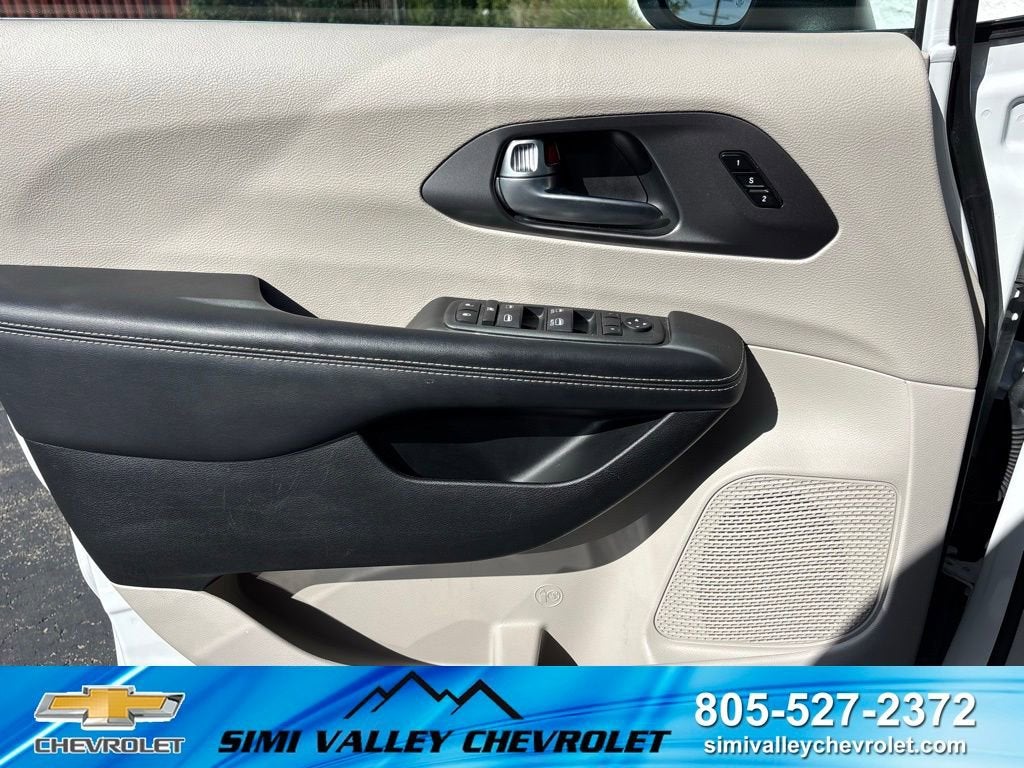 2023 Chrysler Pacifica Touring L